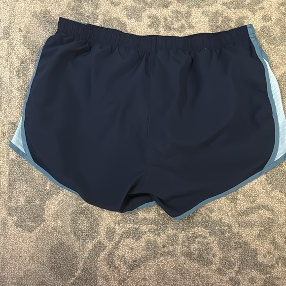 Nike Tempo Shorts size M - Picture 2 of 2